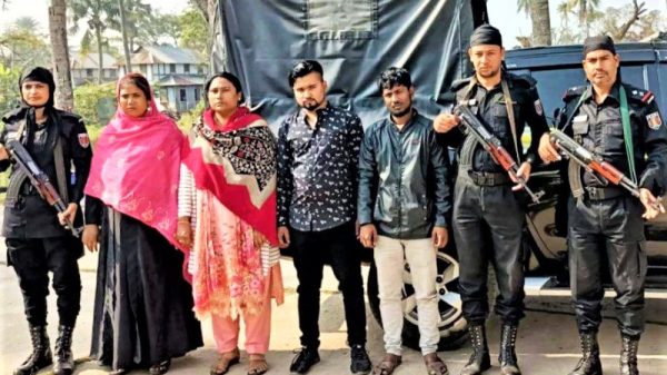 কেরানীগঞ্জে নারীসহ চার ইয়াবা ব্যবসায়ী গ্রেপ্তার