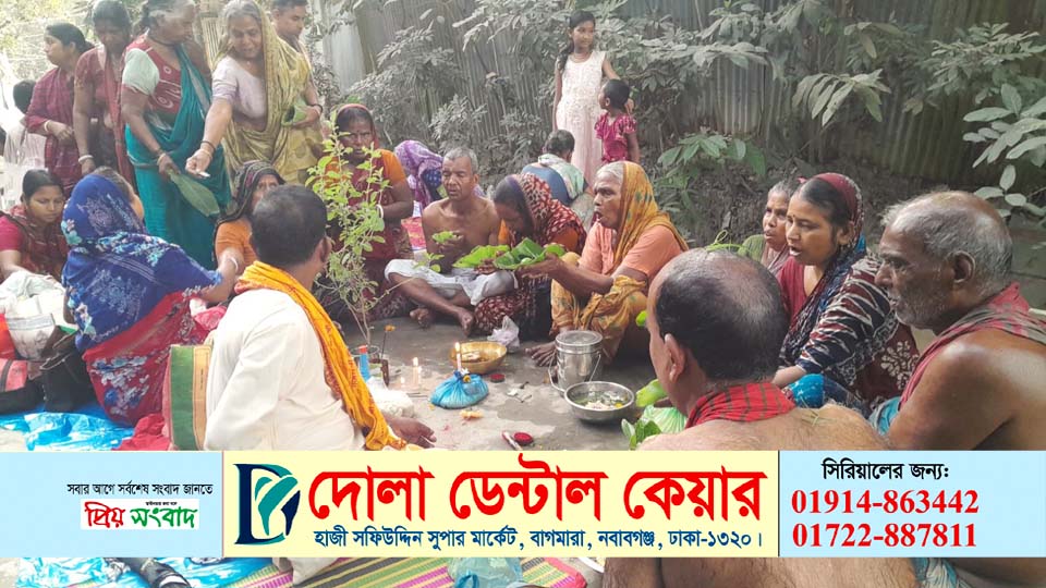 নবাবগঞ্জের ইছামতি নদীতে বারণী স্নান